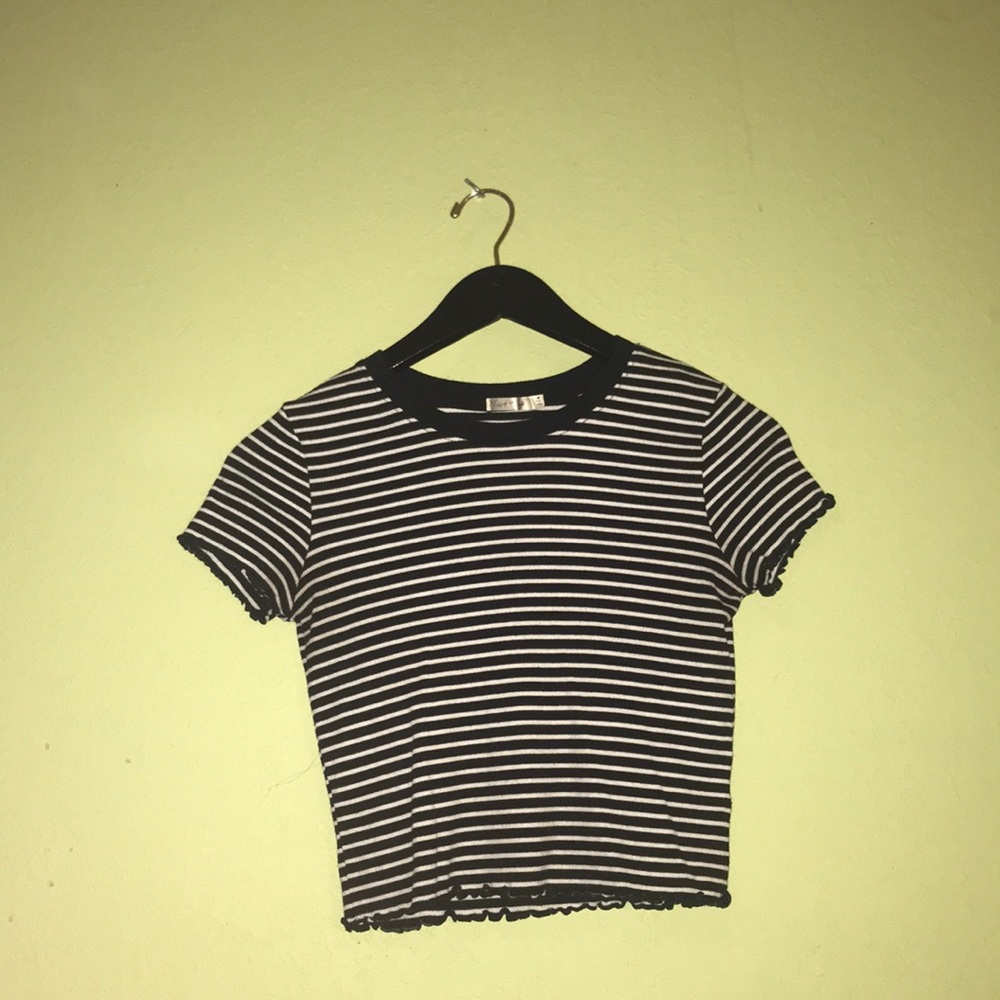 Black n white crop top